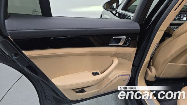 Porsche Panamera 2019 — ფოტო 9/34