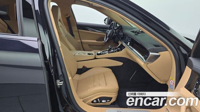 Porsche Panamera 2019 — ფოტო 25/34