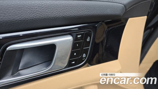 Porsche Panamera 2019 — ფოტო 24/34
