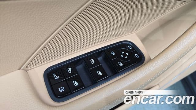 Porsche Panamera 2019 — ფოტო 20/34