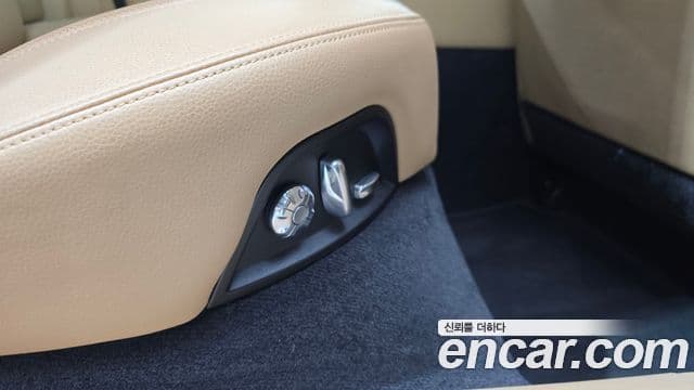 Porsche Panamera 2019 — ფოტო 21/34