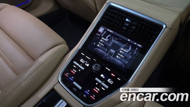 Porsche Panamera 2019 — ფოტო 23/34