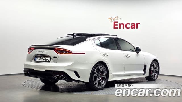 Kia Stinger 2018 — Фото 2/20
