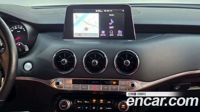 Kia Stinger 2018 — Фото 14/20