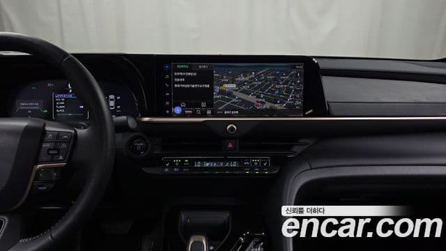 Toyota Crown Crossover 2024 — Фото 14/20