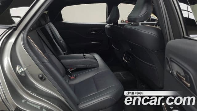 Toyota Crown Crossover 2024 — Photo 13/35