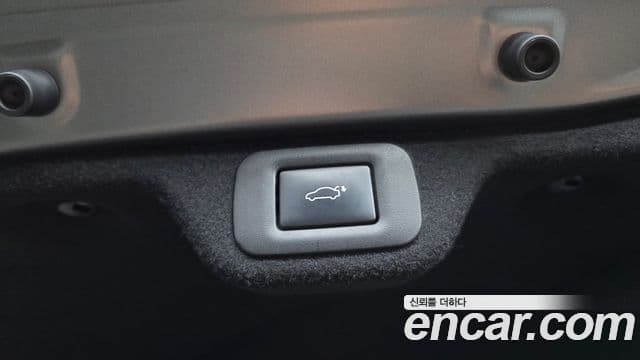 Toyota Crown Crossover 2024 — Photo 26/35