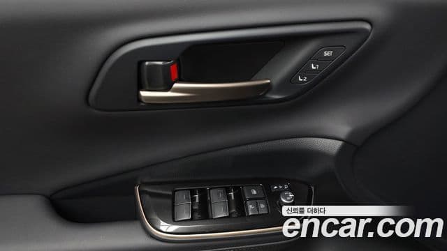 Toyota Crown Crossover 2024 — Photo 33/35