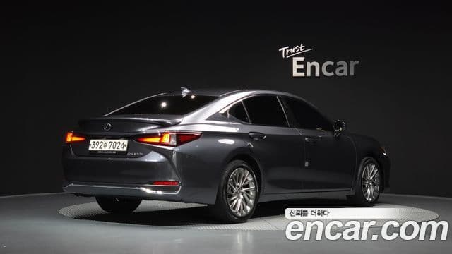 Lexus ES300h 2023 — Photo 12/20