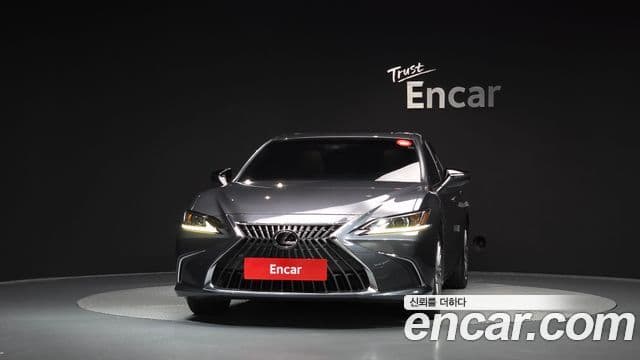 Lexus ES300h 2023 — Photo 6/20