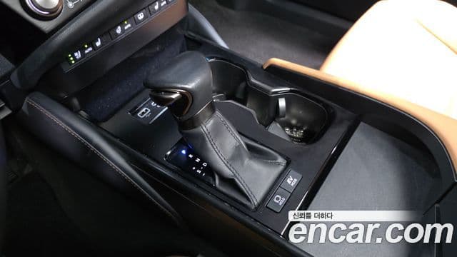 Lexus ES300h 2023 — Photo 14/20