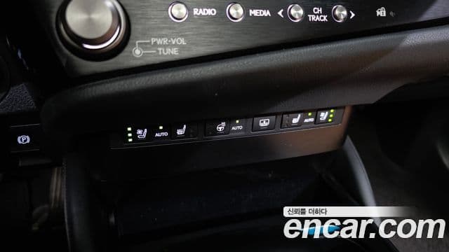 Lexus ES300h 2023 — Photo 1/20