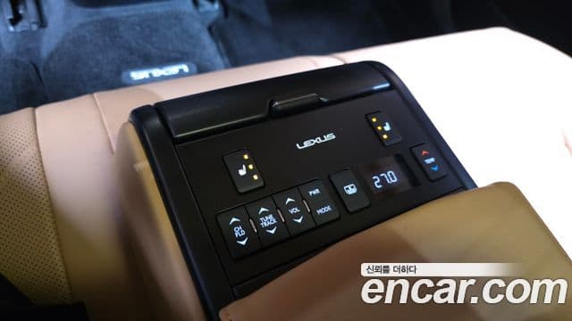 Lexus ES300h 2023 — Photo 19/20