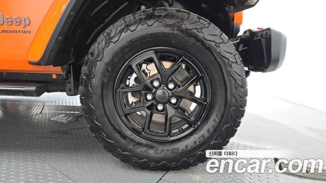 Jeep Gladiator 2025 — Şəkil 26/30