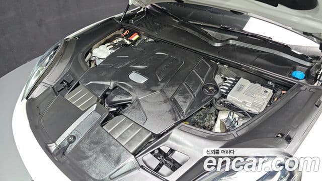 Porsche Cayenne 2019 — Photo 7/34