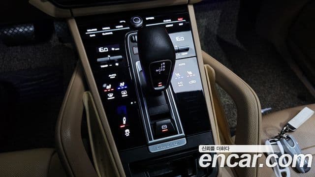 Porsche Cayenne 2019 — Photo 18/34