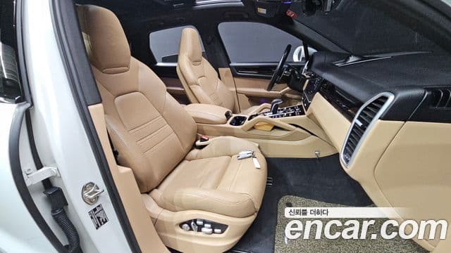 Porsche Cayenne 2019 — Photo 14/34