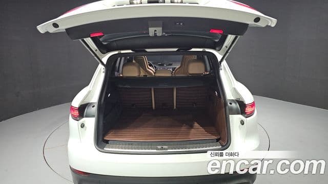 Porsche Cayenne 2019 — Photo 6/34