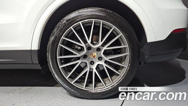 Porsche Cayenne 2019 — Photo 27/34