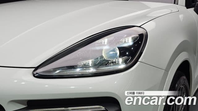 Porsche Cayenne 2019 — Photo 11/34