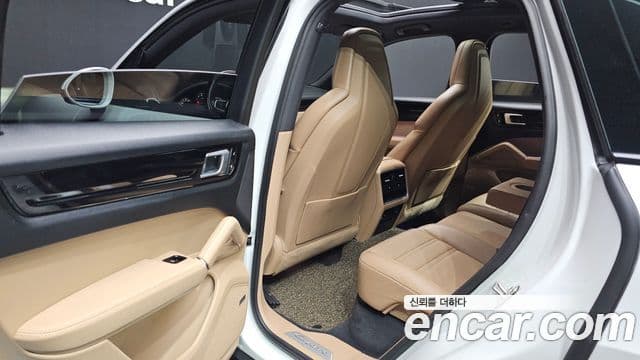 Porsche Cayenne 2019 — Photo 12/34