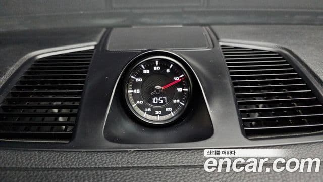 Porsche Cayenne 2019 — Photo 17/34