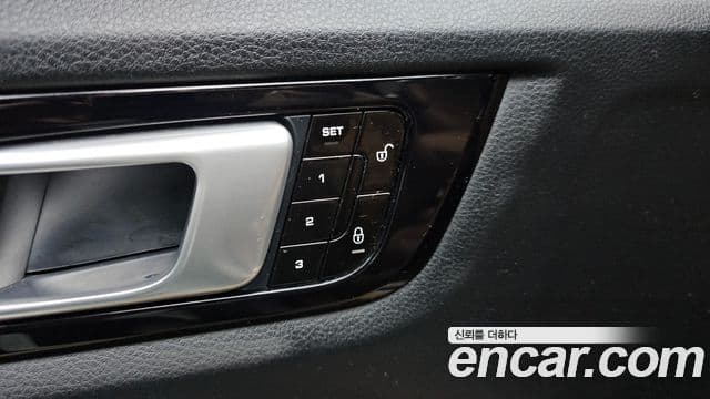 Porsche Cayenne 2019 — Photo 2/34