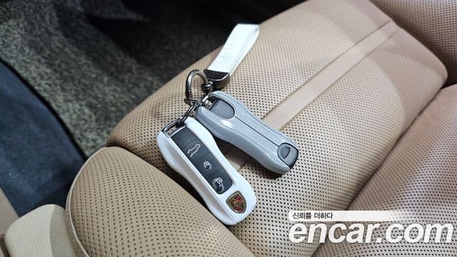 Porsche Cayenne 2019 — Photo 8/34
