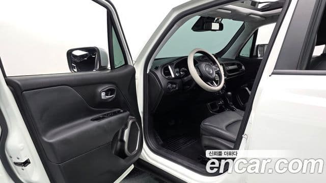 Jeep Renegade 2022 — ფოტო 13/20
