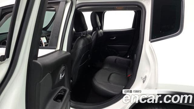 Jeep Renegade 2022 — ფოტო 19/20