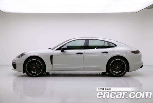 Porsche Panamera 2020 — Photo 1/20