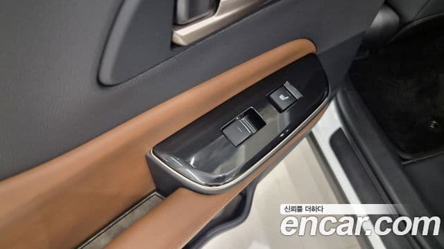 Toyota Crown Crossover 2026 — Фото 17/19