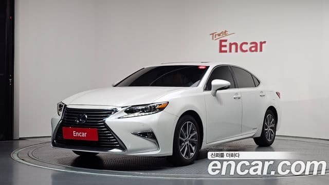 Lexus ES300h 2018 — Şəkil 13/20
