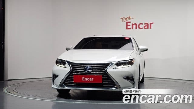 Lexus ES300h 2018 — Şəkil 16/20