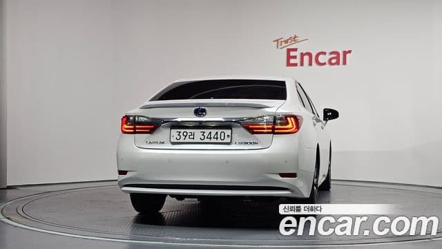 Lexus ES300h 2018 — Şəkil 11/20