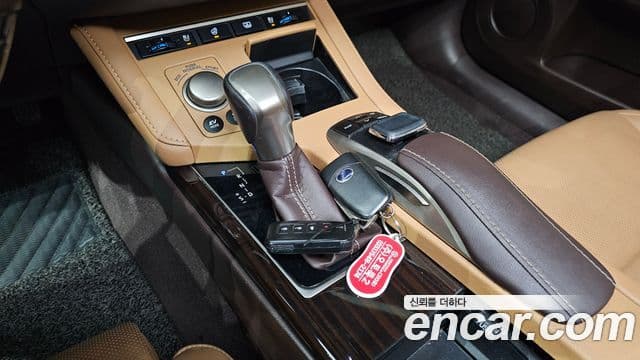 Lexus ES300h 2018 — Şəkil 10/20