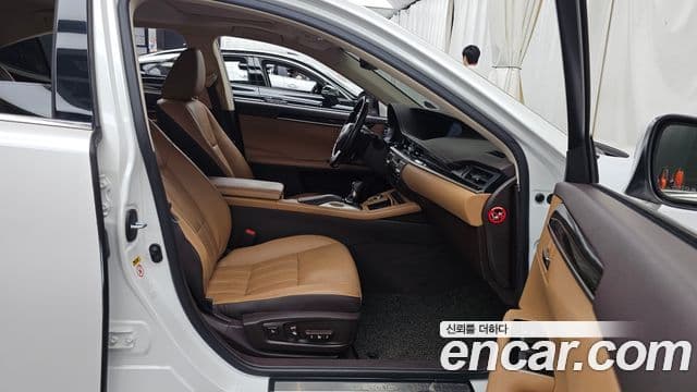 Lexus ES300h 2018 — Şəkil 12/20