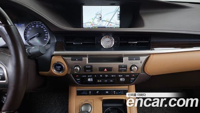Lexus ES300h 2018 — Şəkil 3/20