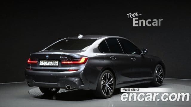 BMW 3 Series 2020 — ფოტო 8/34