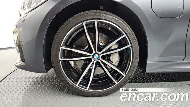 BMW 3 Series 2020 — ფოტო 13/34
