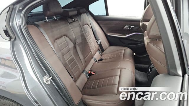 BMW 3 Series 2020 — ფოტო 32/34