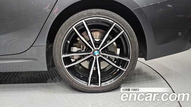 BMW 3 Series 2020 — ფოტო 19/34