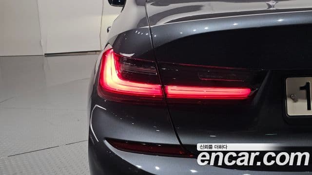 BMW 3 Series 2020 — ფოტო 27/34