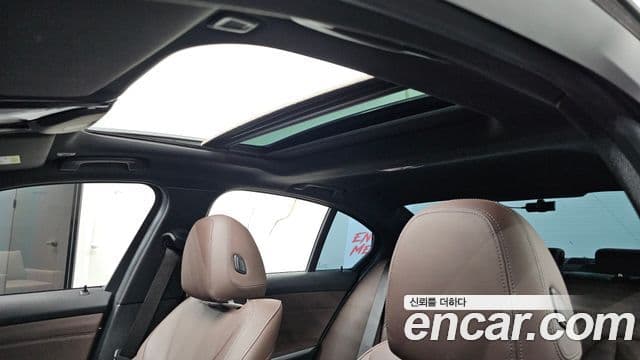BMW 3 Series 2020 — ფოტო 25/34