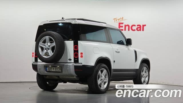 Land Rover Defender 2022 — Photo 19/20