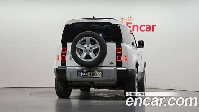 Land Rover Defender 2022 — Photo 15/20