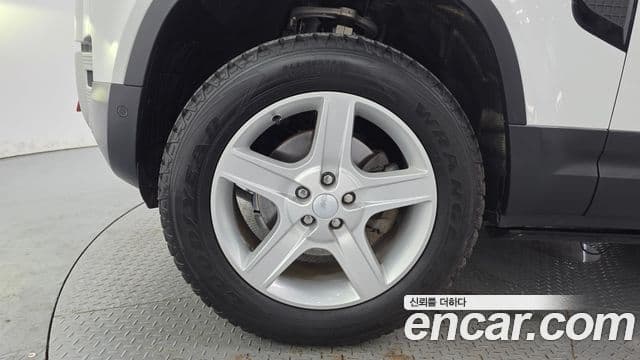 Land Rover Defender 2022 — Photo 6/20