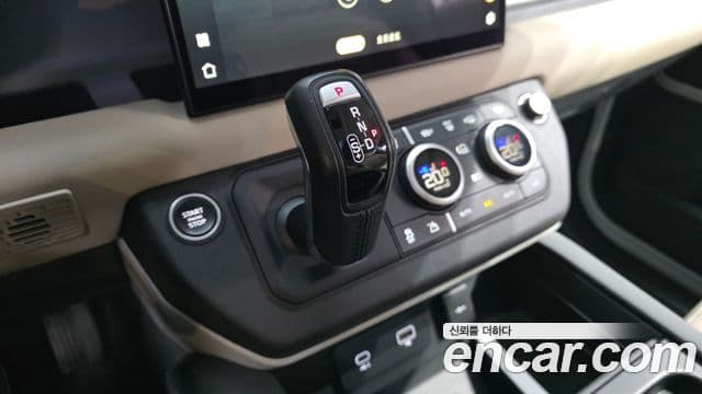 Land Rover Defender 2022 — Photo 18/20