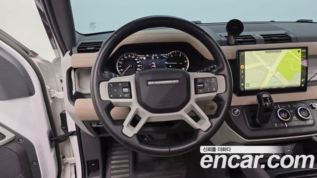 Land Rover Defender 2022 — Photo 2/20