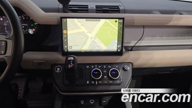 Land Rover Defender 2022 — Photo 4/20